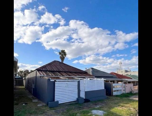 5 BEDROOM FREESTANDING FOR SALE IN QUIGNEY